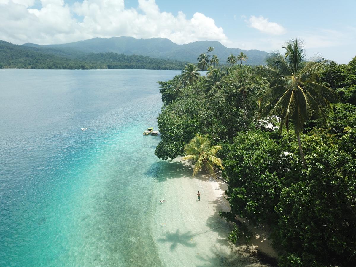 Evis Resort At Nggatirana Island Halisi Экстерьер фото
